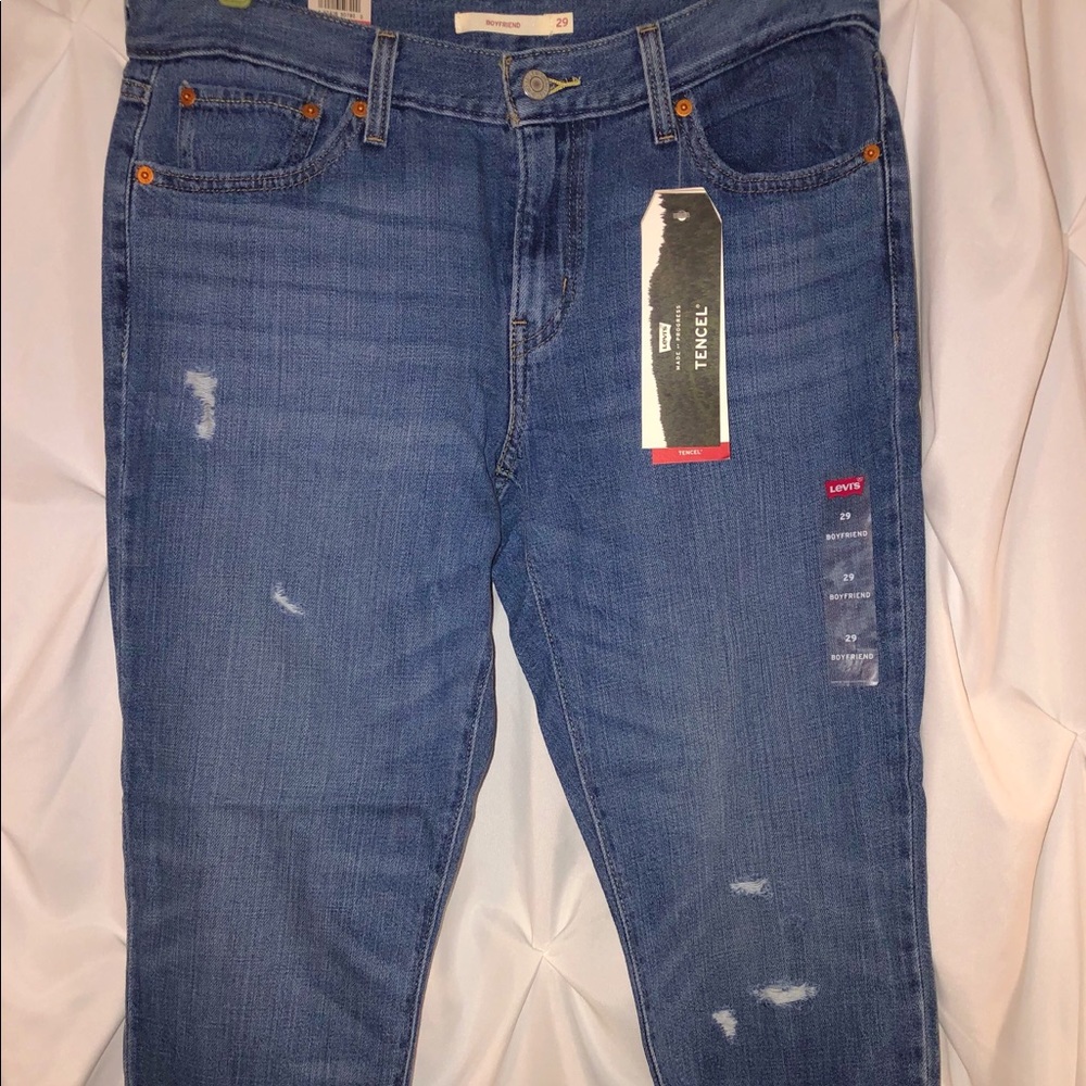 Levi’s boyfriend jeans